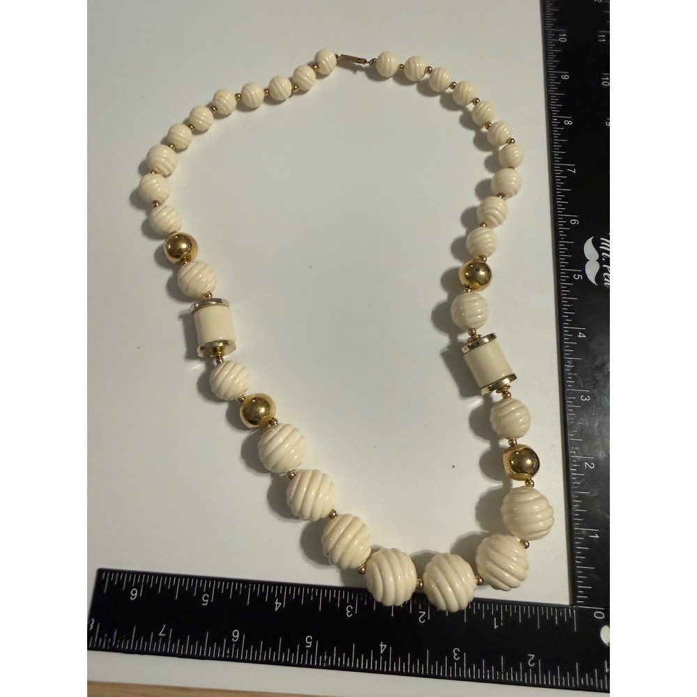 Vintage Cream Ribbed Bead Necklace Gold Tone Chunky Statement Jewelry 22 Inch